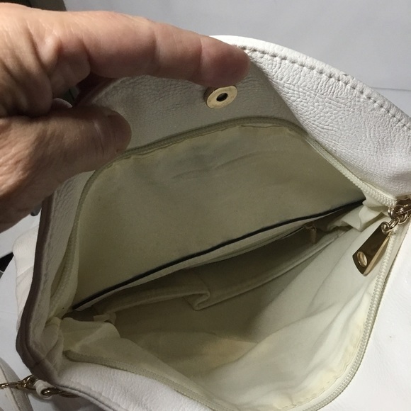 Women’s White Leather Gold Chain Crossbody Bag - Picture 4 of 5